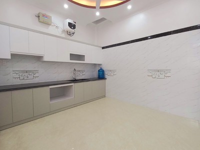 Bán nhà xây mới độc lập mặt ngõ hồ sen- chợ hàng , 43m 4 tầng giá 3.35 tỉ 2