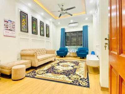 - Bán Nhà riêng Cực Đỉnh Phố Cự Lộc,Thanh Xuân.DT 38m2,vị trí đắc địa,KD tốt ngõ thông,oto tránh 0