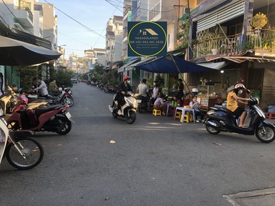 Cho thuê nhà mặt tiền cạnh chợ tân hương, 42m2, 4tầng,15 triệu 2