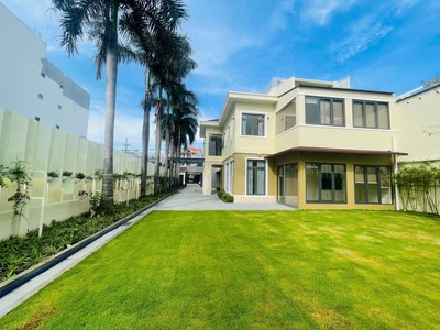 Bán biệt thự sân vườn 1000m2 view HỒ TỰ NHIÊN ngay trung tâm QUẬN 7 0