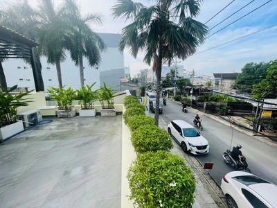 Bán biệt thự sân vườn 1000m2 view HỒ TỰ NHIÊN ngay trung tâm QUẬN 7 4