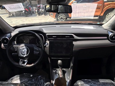 MG ZS Phiên bản khác 2023 - Xe MG ZS mới màu đen, gầm cao 5 chỗ tại Phú Yên 5