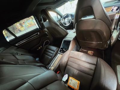 Chính chủ bán xe Porsche panamera sx 2017 Lăn bánh 2018 2