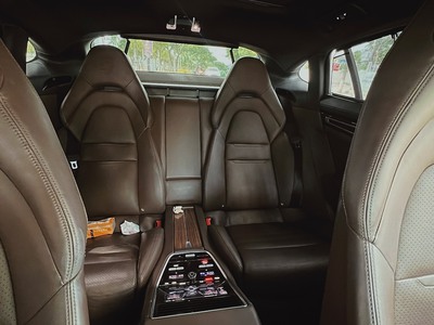 Chính chủ bán xe Porsche panamera sx 2017 Lăn bánh 2018 4