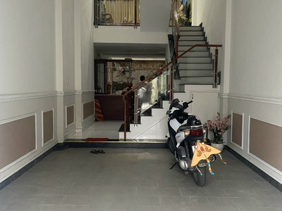 Nhà hẻm xe hơi huỳnh tấn phát q7 , 4pn ,5 wc , sân thượng 0