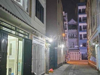 Cần cho thuê nhà nguyên căn 1 trệt 4 lầu hẻm xe tải Đào Duy Anh 3