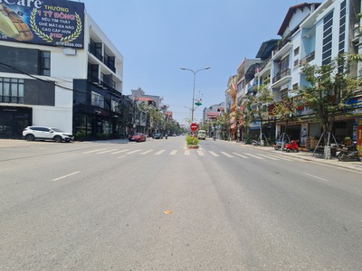 Bán nhà 3 tầng đường Mê Linh, Liên Bảo, Vĩnh Yên, Vĩnh Phúc. Giá 12.5 tỷ 0