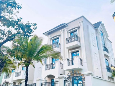 Biệt thự đơn lập 3 mặt tiền - mua trực tiếp cđt - tốt hơn hàng bán lỗ - tốt nhất dự án - manhattan 0