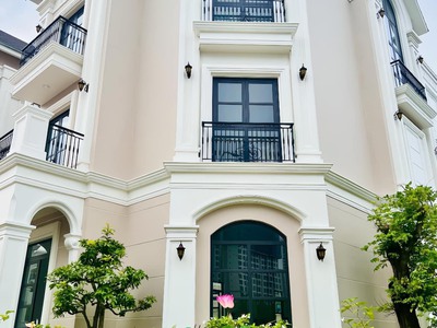 Biệt thự đơn lập 3 mặt tiền - mua trực tiếp cđt - tốt hơn hàng bán lỗ - tốt nhất dự án - manhattan 4