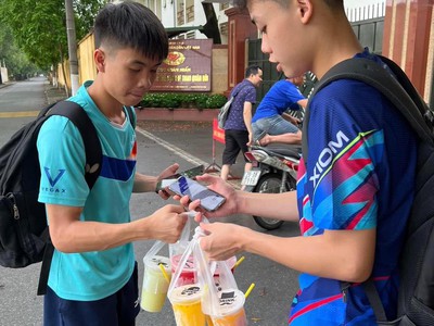 Sang nhượng cửa hàng.do mình sắp sinh, cần sang nhượng cửa hàng nước ép, trà chanh, đồ ăn vặt, bán 3