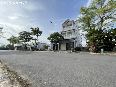 Bán biệt thự hẻm 1078 lê văn lương nhà bè. căn góc 2mt, đường 20m, kế công viên đang cho thuê 20 2