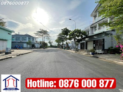 Bán biệt thự hẻm 1078 lê văn lương nhà bè. căn góc 2mt, đường 20m, kế công viên đang cho thuê 20 0