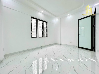 Bán nhà xây mới ngõ 152 chợ hàng, diện tích 40m 3 tầng giá 2.6 tỉ, cực đẹp 4