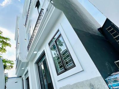 Bán nhà xây mới ngõ 152 chợ hàng, diện tích 40m 3 tầng giá 2.6 tỉ, cực đẹp 0