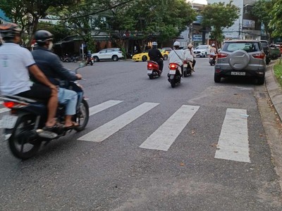 280m2  cho thuê nhà nguyên căn 3 tầng, 9 phòng, trung tâm hải châu, làm kinh doanh, văn phòng vừa 0