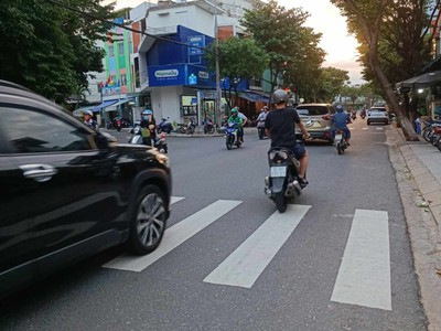 280m2  cho thuê nhà nguyên căn 3 tầng, 9 phòng, trung tâm hải châu, làm kinh doanh, văn phòng vừa 2