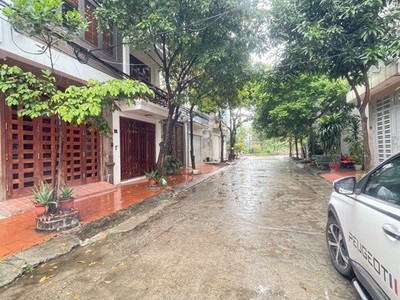 Nhà đẹp long biên, 70m x 5 tầng, thoáng trước sau, gara,thang máy, vỉa hè, ôtô dừng đỗ 0