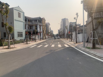 Chỉ 6,5 tỷ 70m đất đấu giá Cự Khối hướng Nam đường 13m, gần công viên hồ rộng 13ha 0