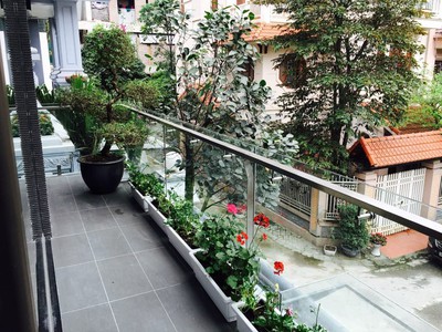 Bán biệt thự sân vườn 262 nguyễn huy tưởng 134m2x5 tầng thang máy, vỉa hè, ô tô tránh, đỗ vòng 3