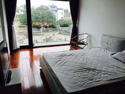 Bán biệt thự sân vườn 262 nguyễn huy tưởng 134m2x5 tầng thang máy, vỉa hè, ô tô tránh, đỗ vòng 1