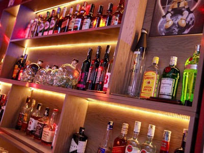 Mình cần sang cổ phần quán kelly bar 94 hàm nghi q1 hoặc ai có nhu cầu sang luôn quán 1