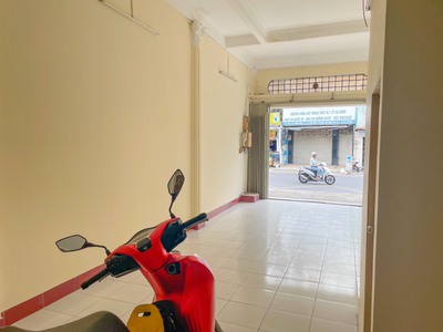 Cho thuê mặt tiền nhà số 1272 Lạc Long Quân phường 8 quận Tân Bình Hồ Chí Minh 2