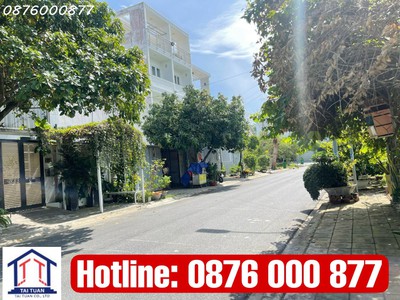 Định cư nước ngoài cần bán gấp nhà phố lê văn lương nhà bè.dt 7x 20,4 lầu 5pn,gara xe.cách 0