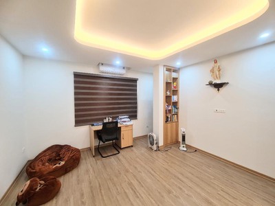 Nhà đẹp phố kim đồng - gần hồ - gần bến xe - ô tô đỗ cổng - dt 38m2x5t giá 4,6 tỷ 1