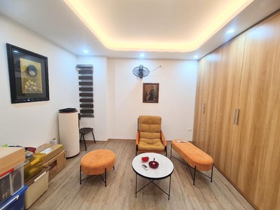 Nhà đẹp phố kim đồng - gần hồ - gần bến xe - ô tô đỗ cổng - dt 38m2x5t giá 4,6 tỷ 0