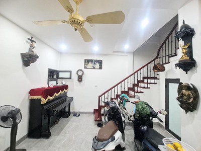 Nhà đẹp phố kim đồng - gần hồ - gần bến xe - ô tô đỗ cổng - dt 38m2x5t giá 4,6 tỷ 2