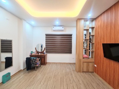 Nhà đẹp phố kim đồng - gần hồ - gần bến xe - ô tô đỗ cổng - dt 38m2x5t giá 4,6 tỷ 3