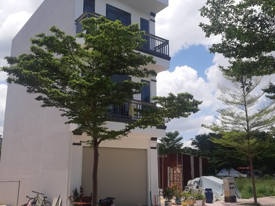 Bán nhà 3 lầu đối diện chợ phú phong,bình chuẩn thuận an chỉ 899 triệu sở hữu ngay 1