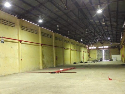 Cho thuê kho phạm thế hiển, dt 860m có pccc 1