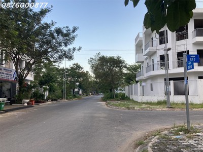 Cho thuê nhà phố lê văn lương nhà bè. thiết kế hiện đại 3 tầng, 4pn cách sc.vivocity q7 3km.giá 4