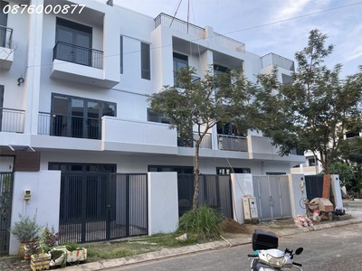 Cho thuê nhà phố lê văn lương nhà bè. thiết kế hiện đại 3 tầng, 4pn cách sc.vivocity q7 3km.giá 0