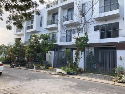 Bán nhà phố lê văn lương nhà bè.nhà mới 100 3 lầu  sân thượng,hxh,quy hoạch đồng bộ,cách 4