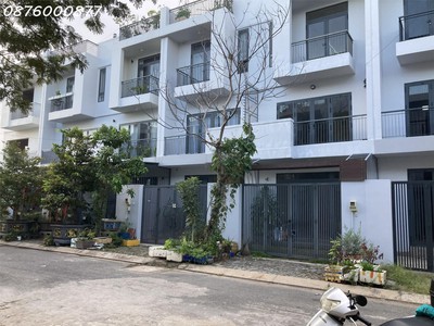 Cho thuê nhà phố lê văn lương nhà bè. thiết kế hiện đại 3 tầng, 4pn cách sc.vivocity q7 3km.giá 3