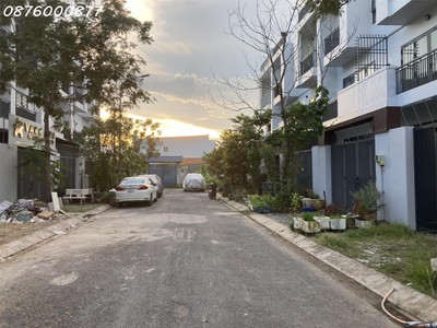 Bán nhà phố lê văn lương nhà bè.nhà mới 100 3 lầu  sân thượng,hxh,quy hoạch đồng bộ,cách 2