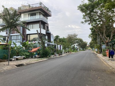 Ngộp bank bán gấp lô đất biệt thự lê văn lương nhà bè.dt 10 x25,mt đường 20m,cách sc.vivocity q7 3km 3