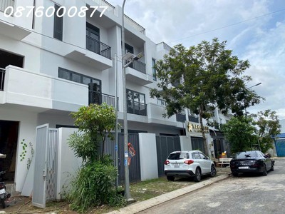 Cho thuê nhà phố lê văn lương nhà bè. thiết kế hiện đại 3 tầng, 4pn cách sc.vivocity q7 3km.giá 1