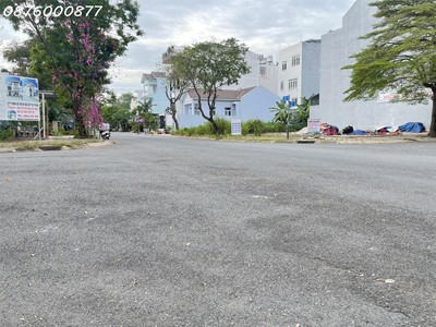 Ngộp bank bán gấp lô đất biệt thự lê văn lương nhà bè.dt 10 x25,mt đường 20m,cách sc.vivocity q7 3km 0