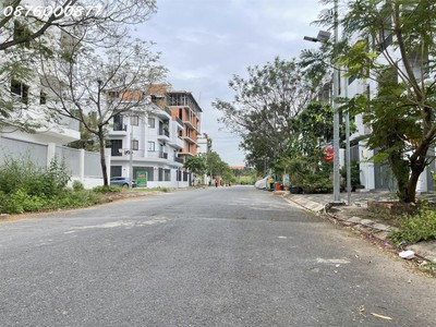 Ngộp bank bán gấp lô đất lê văn lương nhà bè.dt 6 x21.mt đường16m đối diện trường mầm non,cách 3