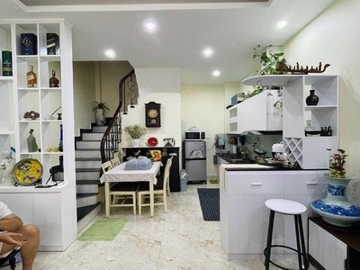 Bán nhà đẹp -giá tốt ngọc thuỵ-long biên 33mv 5 tầng - 4.5 tỷ oto đỗ cửa-ngõ thông 0