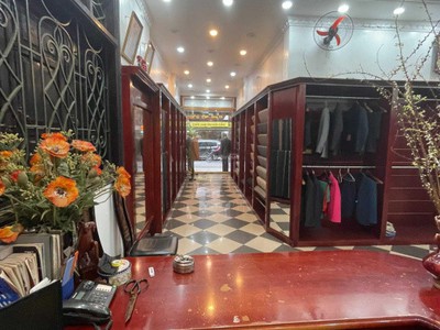 Cho thuê nhà tầng 1 200c đội cấn, ba đình, hà nội. 0