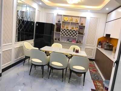 Nhà đẹp đón tết - di trạch, văn minh. nhỉnh 3 tỷ - 40m sẵn nhà 4 tầng, 4 ngủ, cầu thang ở giữa. lh 0