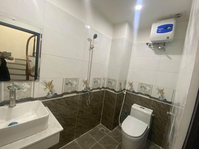 Nhà đẹp đón tết - di trạch, văn minh. nhỉnh 3 tỷ - 40m sẵn nhà 4 tầng, 4 ngủ, cầu thang ở giữa. lh 4