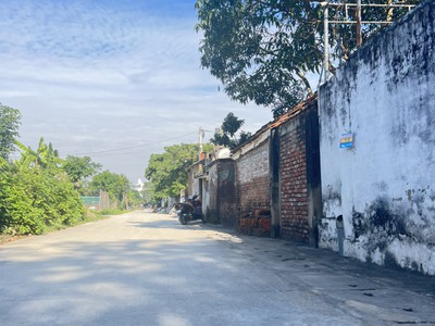 Chủ nhà cần bán lô đất tại thôn phượng bản xã phụng châu dt 135 m mặt đường kinh doanh nhỏ lẻ 1