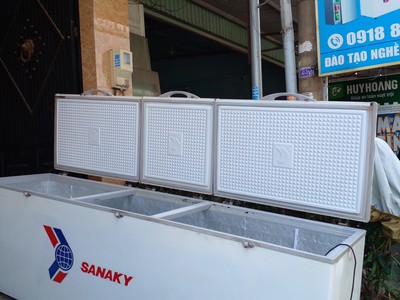 Biên Hòa thanh lý Tủ đông suốt 3 cánh 1200lit 3