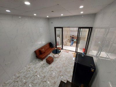 Cho thuê nhà âu cơ, 30m2, 2 t, đủ đồ, gần ô tô, 8tr. 1