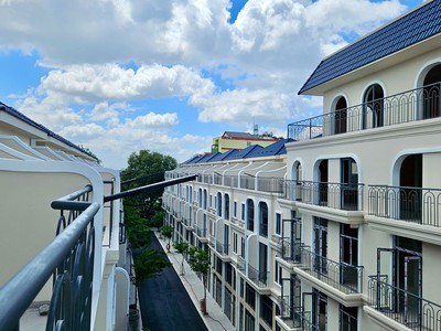 Bán nhà phố thương mại liền kề khu dân cư sầm uất sen vàng town 1